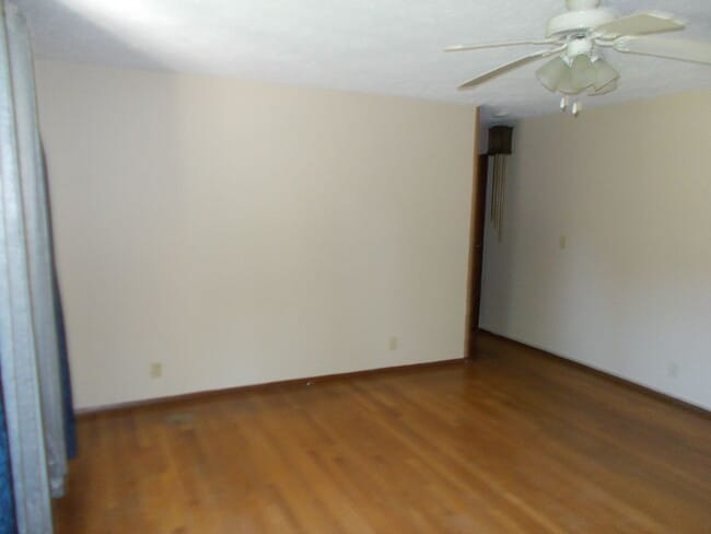 Photo - Lovely 3 bedroom 1 1/2 baths home located in Southwest Richmond