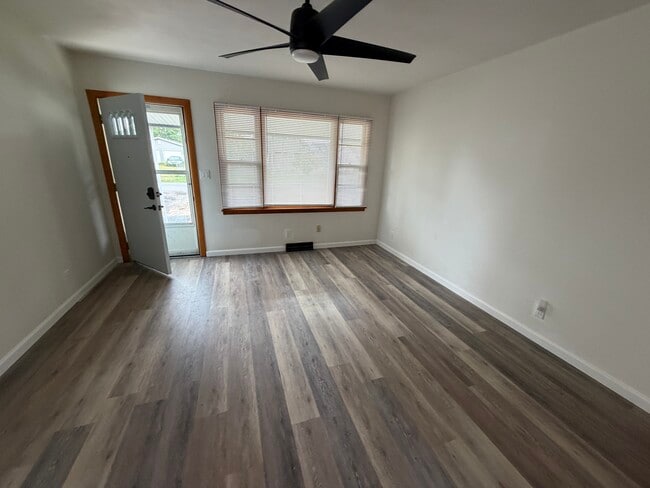 Photo - 501 Swing Ave