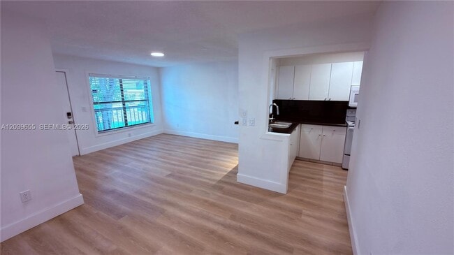 Building Photo - 2735 W 66th St Unit 21-23
