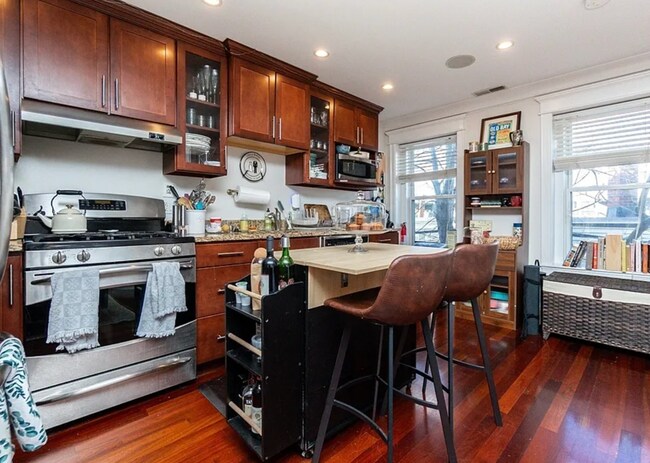 Building Photo - 632 E Broadway Unit 4