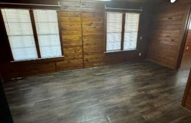 Photo - 405 N Burleson St