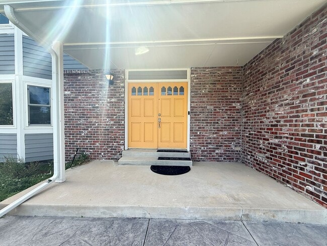 Photo - $0 DEPOSIT OPTION. SPACIOUS 4-BEDROOM CENT...