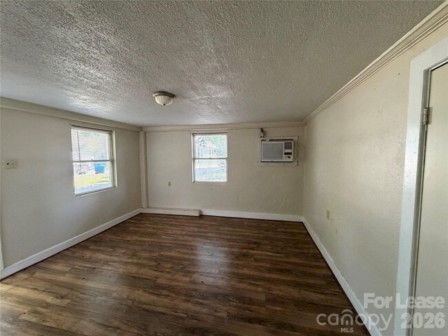Photo - 325 Chambers St