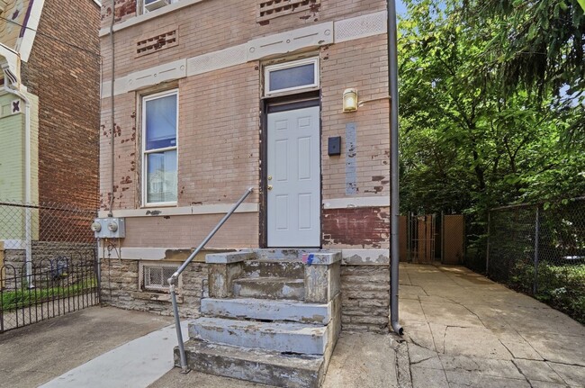 2238 Flora St