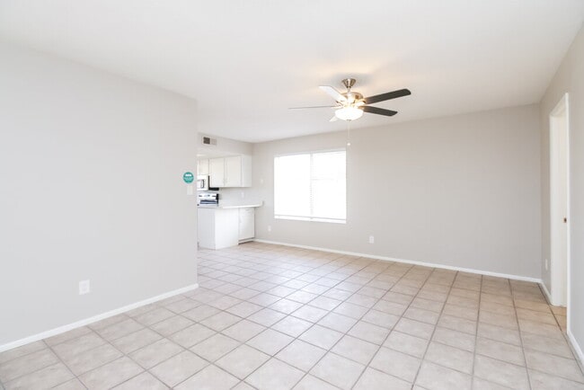 Photo - 2300 E Chicago St