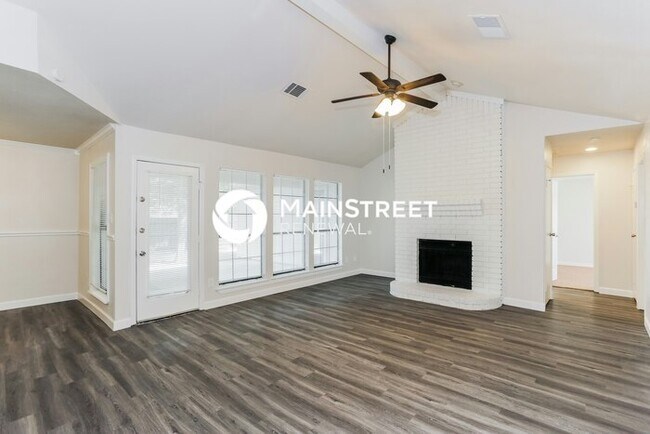 3 Bedroom Pet-Friendly Home in Lewisville, TX with Main Street Renewal