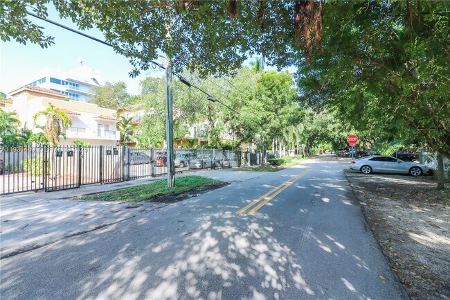 Photo - 2947 Coconut Ave