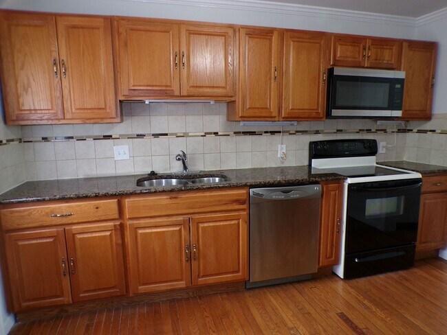 Photo - 3 BDRM, 2 BA Rambler w/ Basement - Great l...