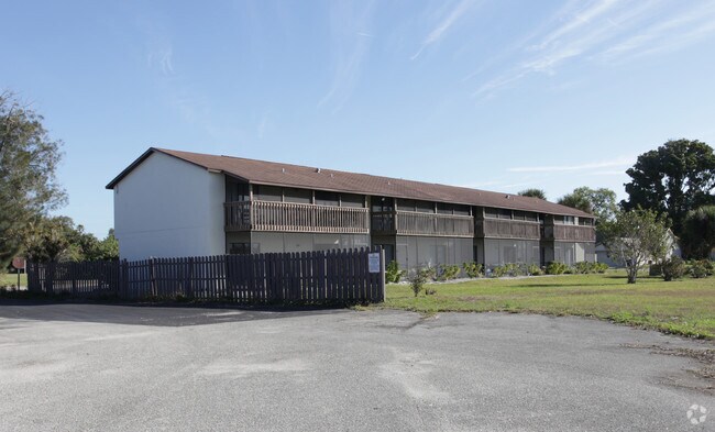 Photo - Oasis Apartments