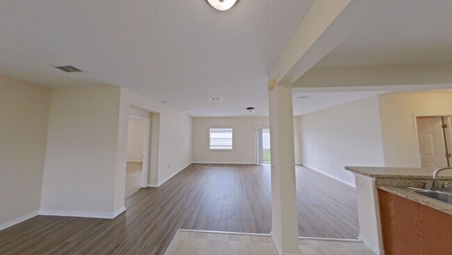 Photo - Nice 3/2 in Poinciana