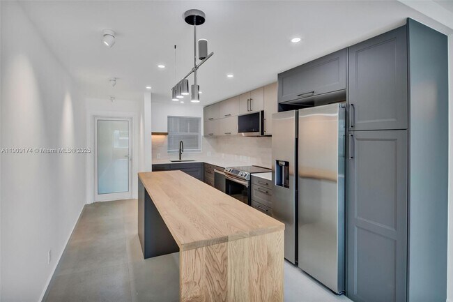 Building Photo - 54 Isle of Venice Dr Unit 7