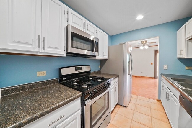 Photo - 2 Bed+1 Room in the Basement/1.5 Bath Townhouse