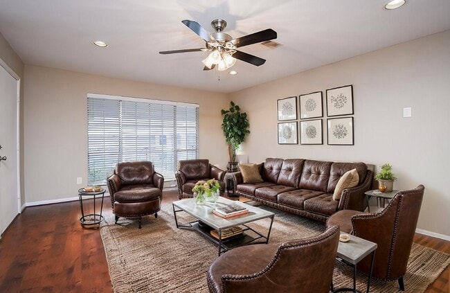 Building Photo - 5343 Richmond Ave. Unit 17