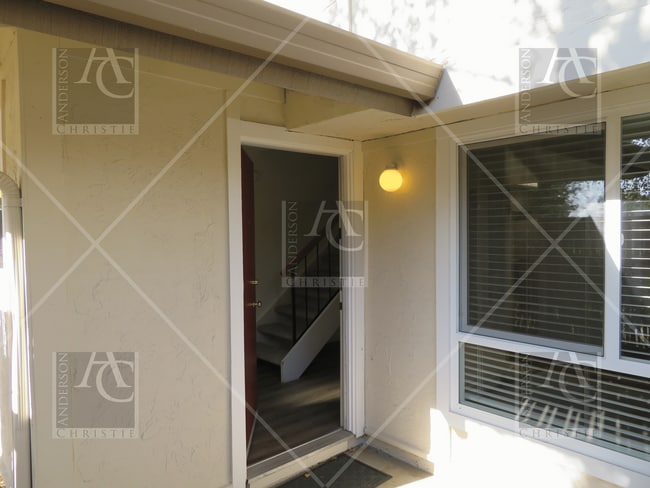 Building Photo - 204 Castillion Terrace