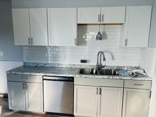 Kitchen - 158 S Main St Unidad 3rd floor