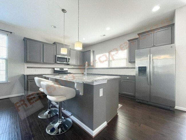 Photo - 1014 Midtowne Way