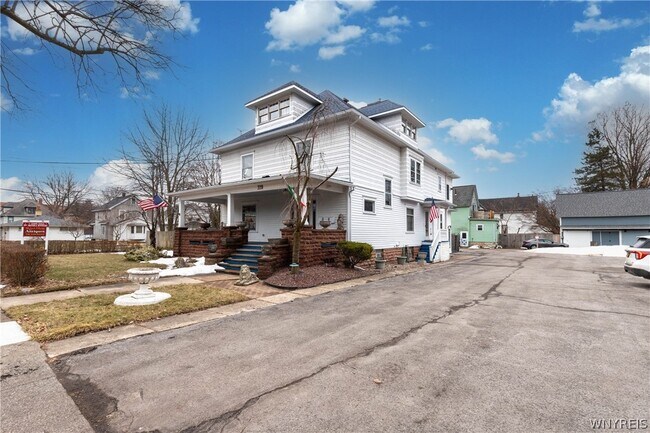 Photo - 319 Wheatfield St