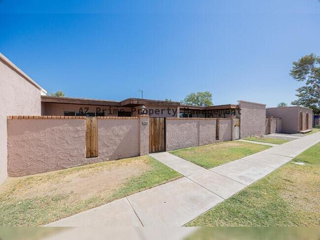 Photo - 6008 W Augusta Ave