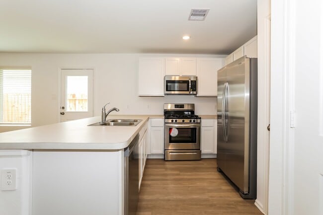 Photo - 423 Jewett Meadow Dr