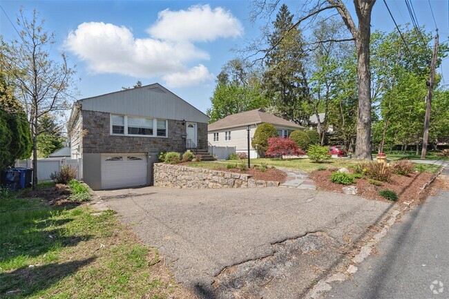 Building Photo - 141 Lyons Rd Rental