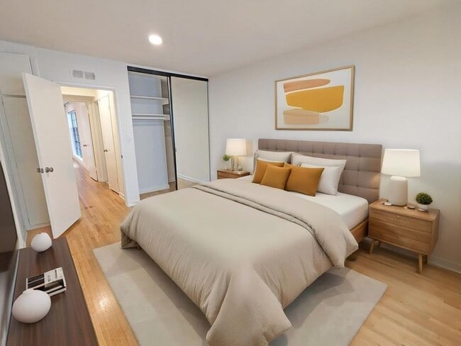 Photo - 817 S Windsor Blvd Unidad E