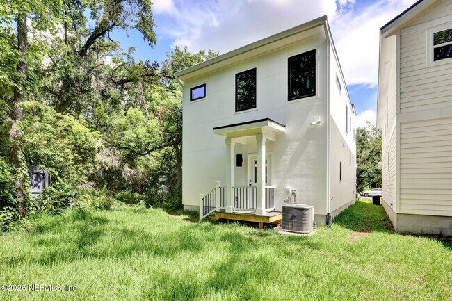 Photo - 218 E 2nd St