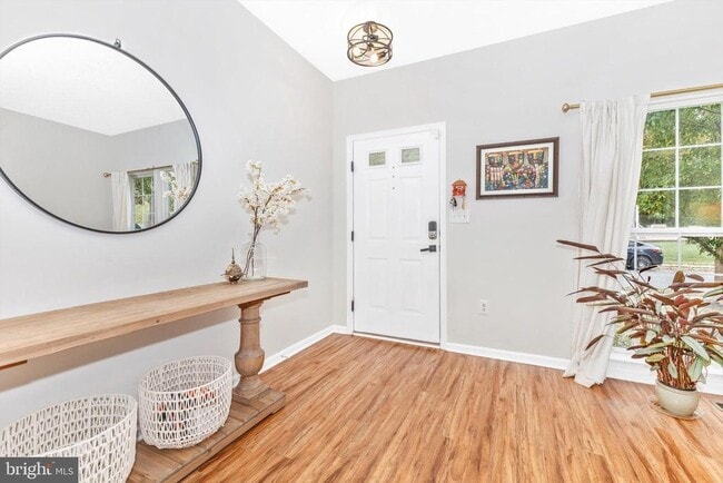 Building Photo - 8310 Lyndhurst St Rental