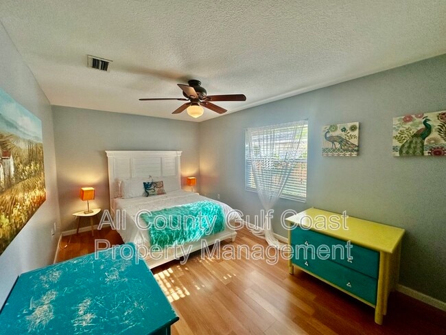 Photo - 515 15th Ave W