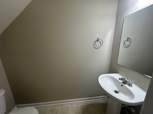 Photo - 131 Primrose Ln Unidad A