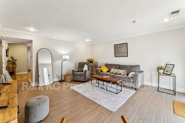 Photo - 530 W 10th St Unidad #530