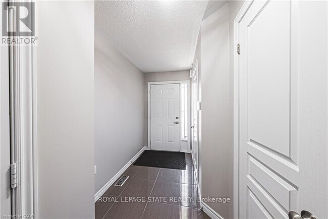 Photo - 35 Charleswood Cres