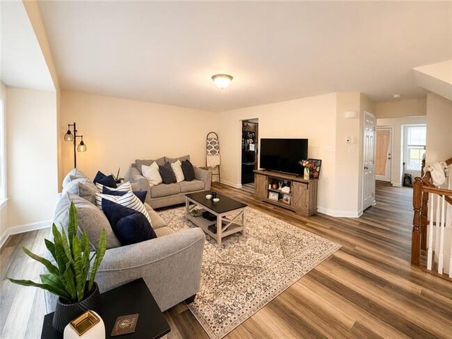 Photo - 122 Broadstone Dr