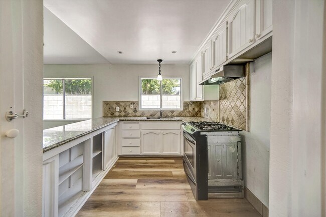 Photo - 7134 Yarmouth Ave