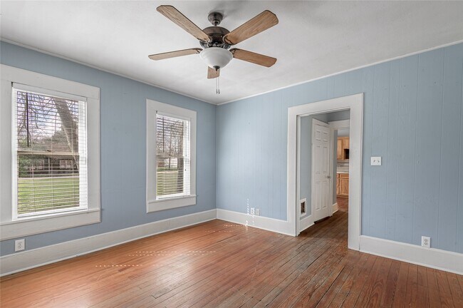 Photo - 254 S Railroad St