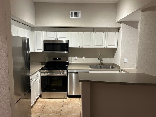 Building Photo - 504 S Armenia Ave Unit 1334