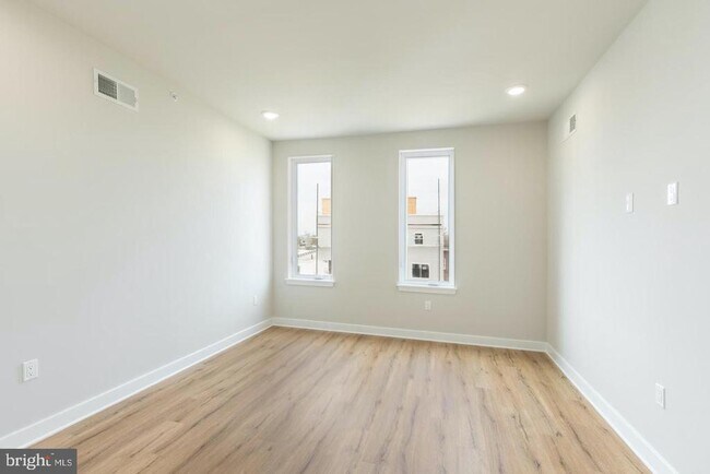 Photo - 2121 Bellmore St
