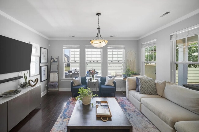 Building Photo - Room in House on Double Oaks Rd