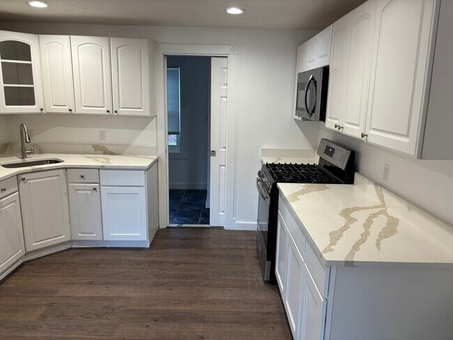 Photo - 39 Raymond St Unit R