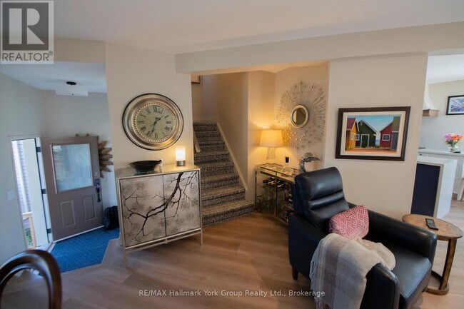 Photo - 150 Victoria St S