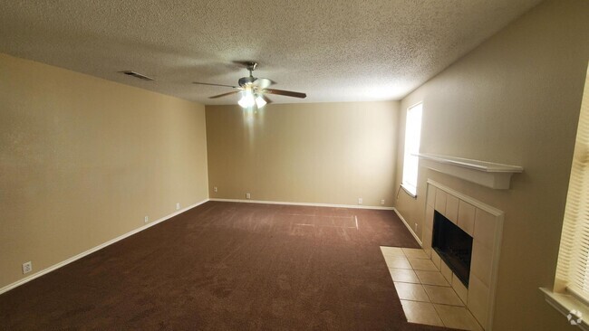 Building Photo - Move in ready Glenn Heights Home.  Over 20...