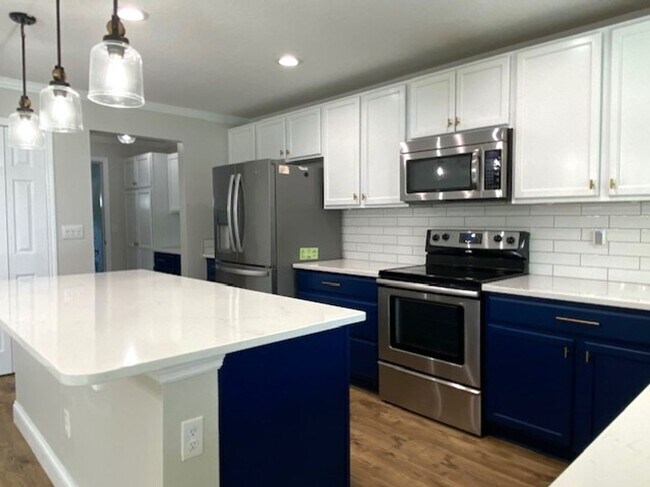 Photo - Beautiful 3 Bedroom Home with Loft in Ormo...