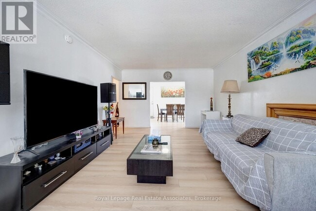 Photo - 69 Oldham Rd Unit 3-Br Upper