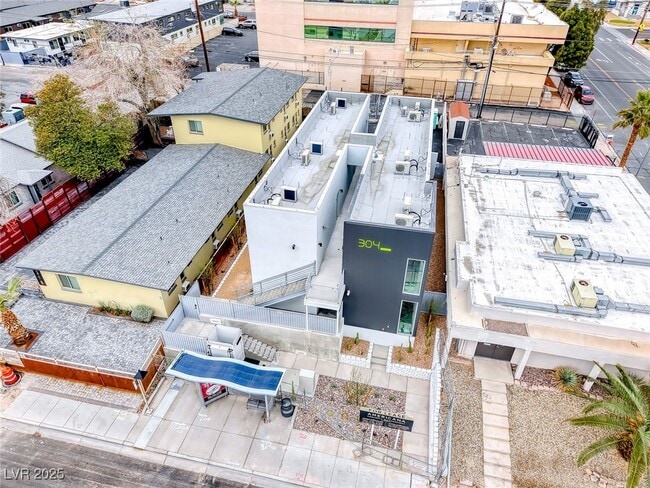 Building Photo - 304 S Maryland Pkwy Unit 2