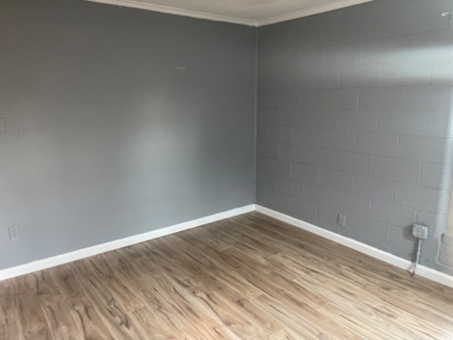 Photo - 3217 James Ave