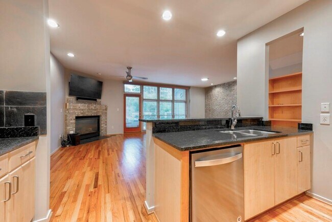 Photo - 1318 Fernwood Cir NE