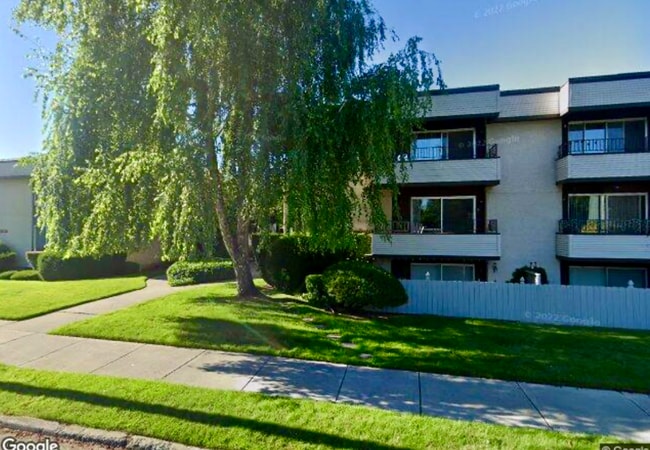 Building Photo - 2715 W Euclid Ave Rental