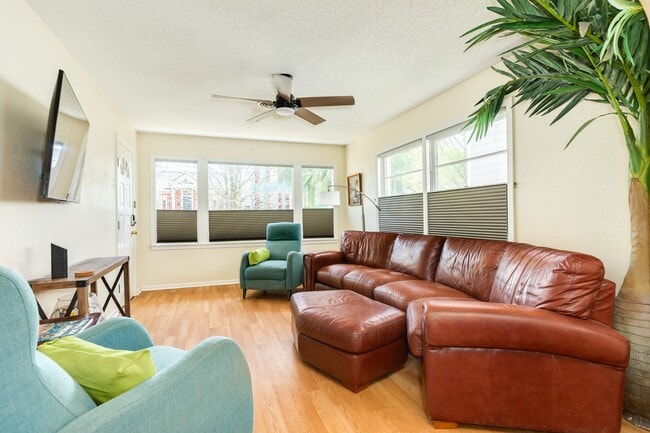Photo - 1212 Avenue H