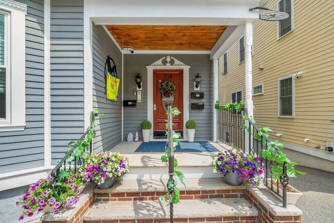 Photo - 718 E 2nd St Unit #3