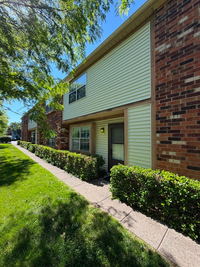 Building Photo - 1762 Queensbridge Dr