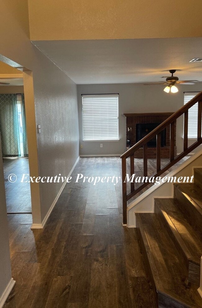 Photo - 403 Bowen Cir